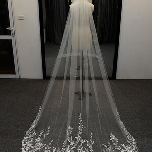 Elegant White Floral Embroidered Veil